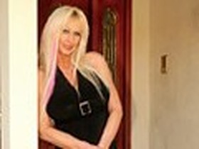 奇跡の美貌！LAで見つけた金髪五十路・六十路熟女230分！　サンプル画像10